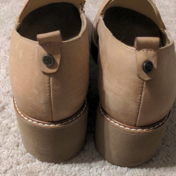 Naturalizer Women's Tan Platform Loafers - Picture 3 of 8